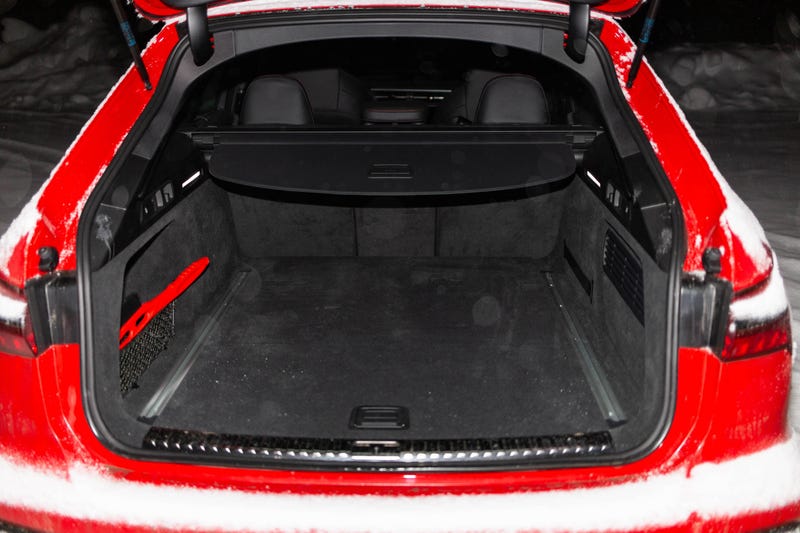 Как удобно переночевать в Audi RS 6 Avant при температуре ниже 14 градусов по Цельсию