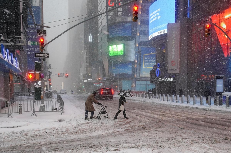 Как убирают снег в Нью Йорке а вы еще жалуетесь