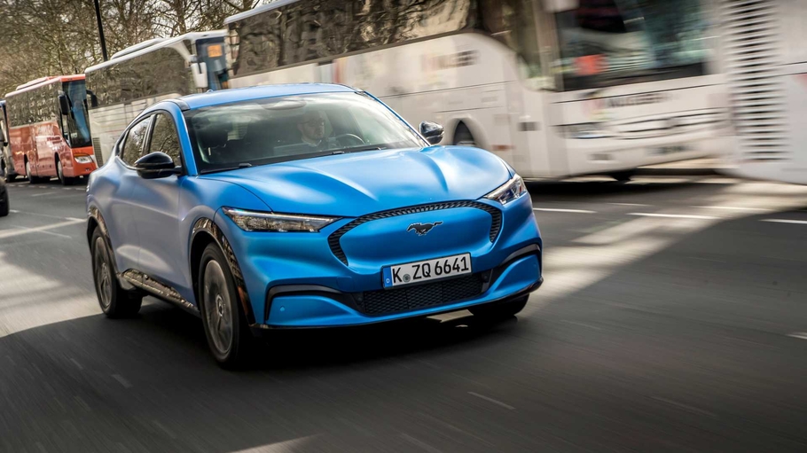 Ford с 2030 года будет продавать только легковые электромобили