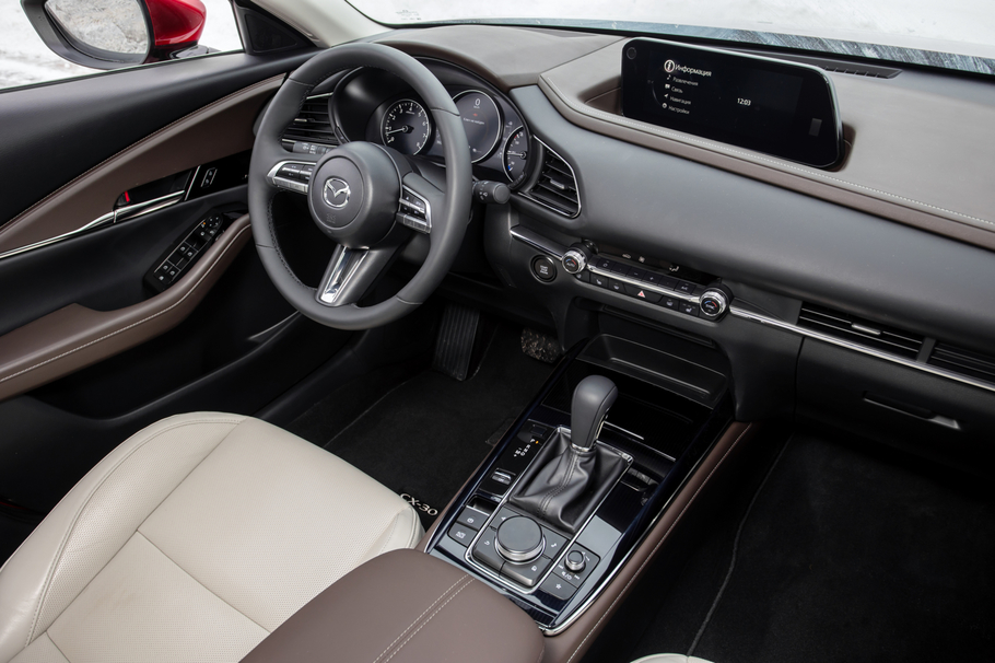Тест драйв новой Mazda CX 30 выходит в Цвет