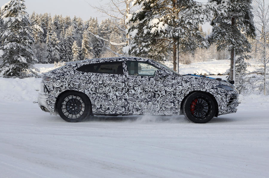 Новый Lamborghini Urus в камуфляже замечен на зимних тестах