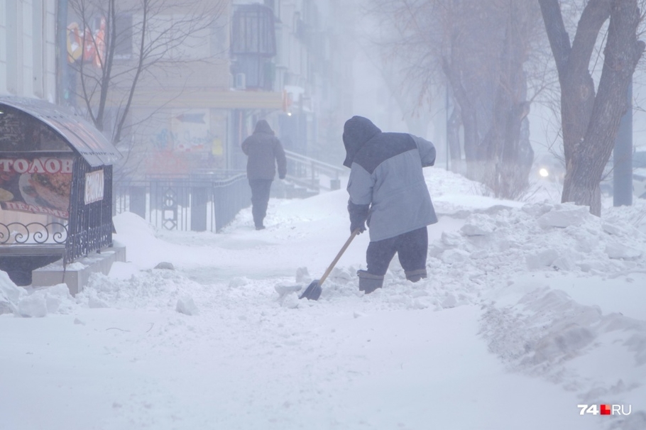 Снежный ад в Челябинске сотни водителей заблокированы на трассах введен режим ЧС