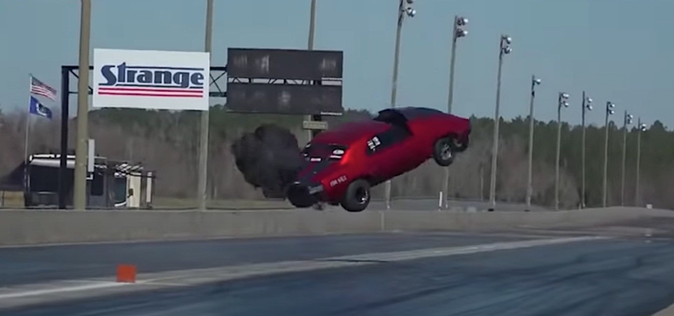 Хитрый Chevrolet Camaro взлетел, чтобы выиграть гонку (видео)