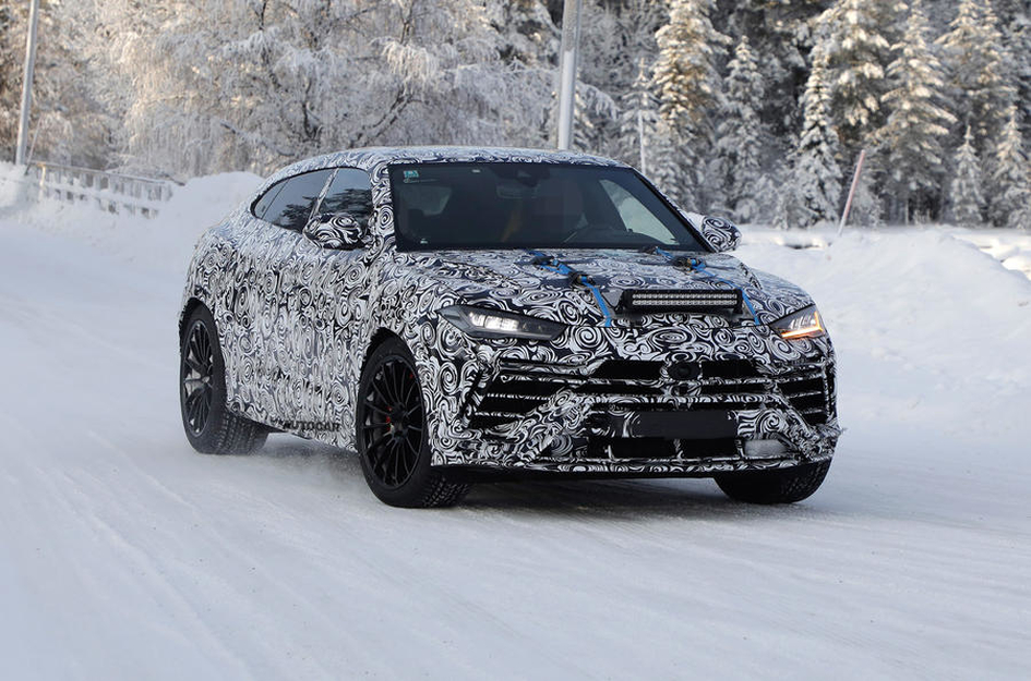 Новый Lamborghini Urus в камуфляже замечен на зимних тестах
