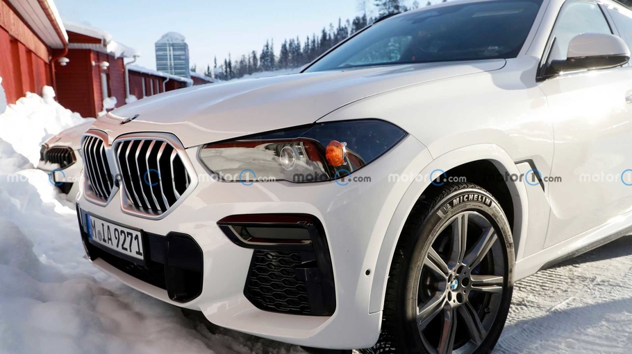 BMW X6 спешно готовят к рестайлингу радикальные изменения в салоне