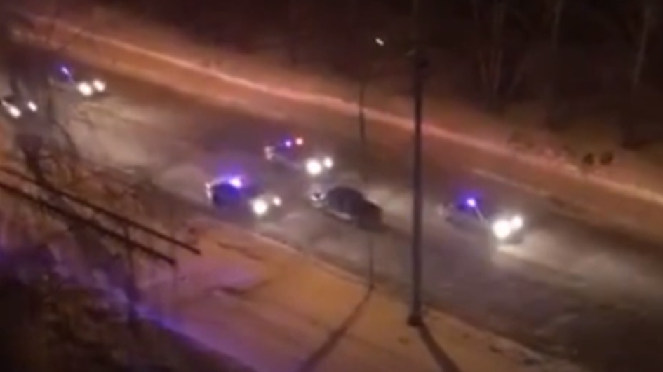 Погоня со стрельбой по колесам: в Екатеринбурге 7 патрульных машин ловили одного любителя дрифта (видео)