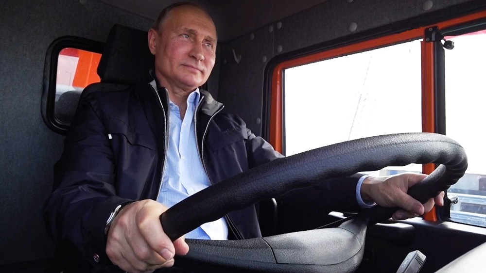 От комбайна до вездехода: какие транспортные средства протестировал Путин