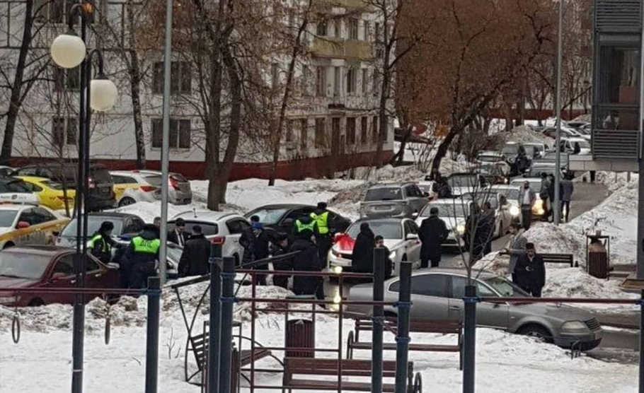 В Москве задержали 8 автомобилей с азербайджанской свадьбы они ехали задним ходом по шоссе