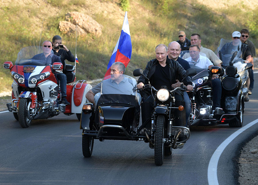 От комбайна до вездехода: какие транспортные средства протестировал Путин