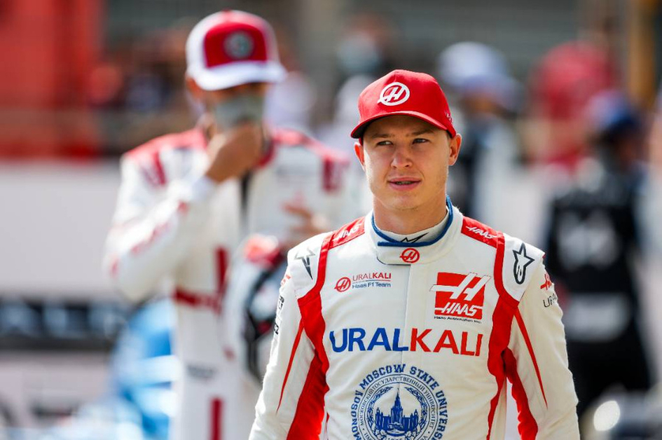 Первая гонка Формулы-1 сына российского олигарха продолжалась 20 секунд. Другие пилоты требуют его выгнать