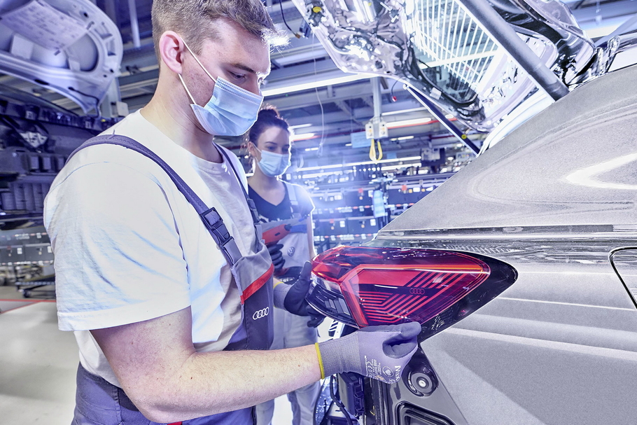 Audi начала делать новый кроссовер Q4 e tron фотогалерея