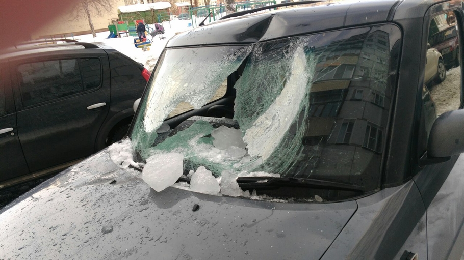 Сосульки с крыш разбивают наши машины Что говорят люди и у кого искать защиту