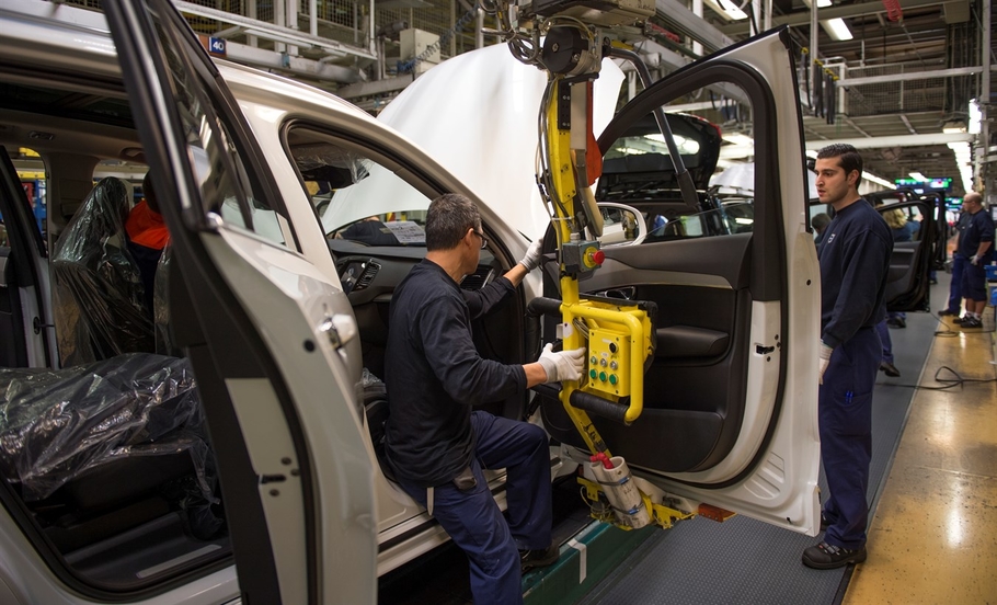 Из за нехватки полупроводников Volvo Cars вынуждена остановить производство