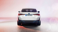 BMW показала новую дерзкую модель с необычным кузовом это 530 сильный лифтбек
