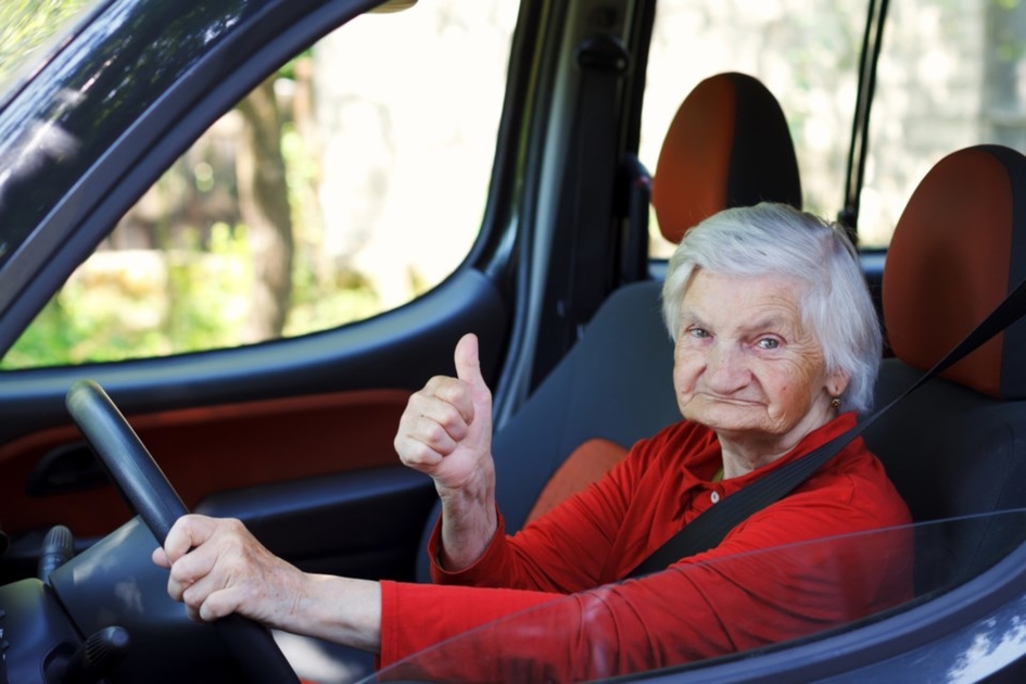 Нужен ли пожилым женщинам автомобиль: данные из Германии